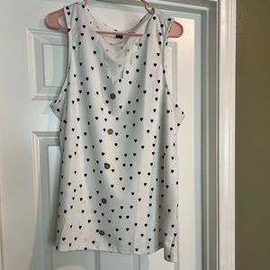 🖤🤍White w/black heart blouse 🤍🖤